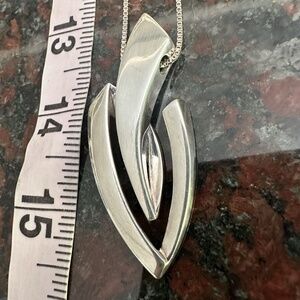 UNID  70s modern Silver pendant and box chain